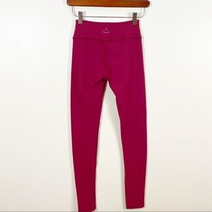 Beyond Yoga Take Me Higher Plumberry Leggings XS Hot Pink High Waisted